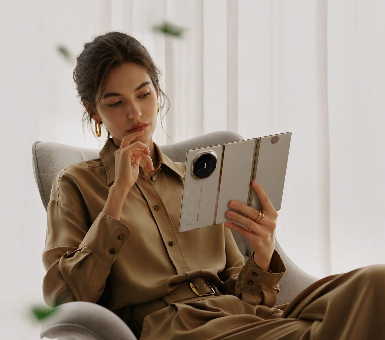 HUAWEI Mate XT | ULTIMATE DESIGN Super Slim Tri-Fold Design Smartphone, 16GB+512 GB, Ultra Aperture XMAGE Camera, 10.2-inch Hi-Res HUAWEI X-True Display + MultiView in One, BLACK - Image 5